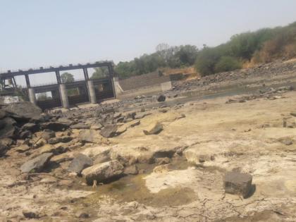 nashik,only,the,water,from,dam,stops,water | बंधाऱ्यातील पाणी चोरी रोखले तरच विसर्ग