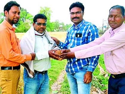 Felicitating the progressive farmer | प्रगतशील शेतकऱ्याचा सत्कार