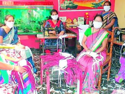 Distribution of four thousand masks by the Ex-Servicemen Women Savings Group | माजी सैनिक महिला बचत गटाद्वारे चार हजार मास्कचे वितरण Distribution of four thousand masks by the Ex-Servicemen Women Savings Group | माजी सैनिक महिला बचत गटाद्वारे चार हजार मास्कचे वितरण