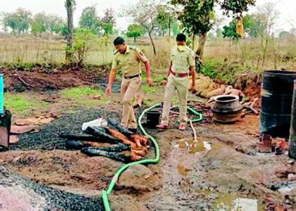 4500 Liter Drink seized in lockdown in district | जिल्ह्यात लॉकडाऊनमध्ये ४५०० लीटर दारु जप्त