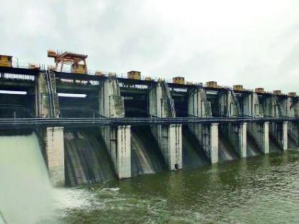 Discharge of 697 cusecs of water from Pentakali project | पेनटाकळी प्रकल्पातून ६९७ क्युसेक पाण्याचा विसर्ग