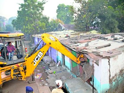   700 house encroachments land in Bhusaval ..! | भुसावळ येथील  ७०० घरांचे अतिक्रमण जमिनदोस्त..!