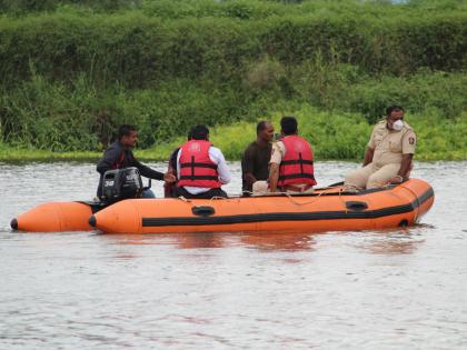 Demonstration of Disaster Management Committee personnel at Chandori | चांदोरी येथे आपत्ती व्यवस्थापन समितीच्या जवानांची प्रात्यक्षिके