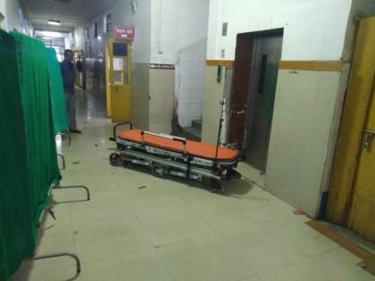 Maternity delivery in the pregnant pouch due to lifting of civilian lift | सिव्हिलच्या बंद लिफ्टमुळे गर्भवतीची पोर्चमध्येच प्रसूती