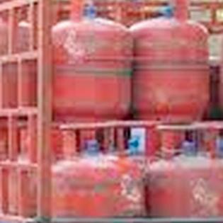 Regularly supply gas cylinders | गॅस सिलिंडरचा पुरवठा नियमित करा