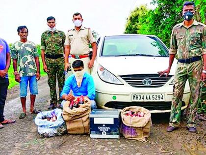 Stocks of liquor coming from Telangana confiscated | तेलंगणातून येणारा दारूसाठा जप्त Stocks of liquor coming from Telangana confiscated | तेलंगणातून येणारा दारूसाठा जप्त