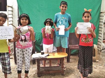 Paper bags made by students for environmental protection! | पर्यावरण रक्षणासाठी चिमुकल्यांनी बनविल्या कागदी पिशव्या!