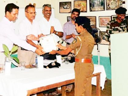 Everyone should be prepared for the safety of wildlife | वन्यजीवांच्या सुरक्षेसाठी सर्वांनी कटिबद्ध असावे Everyone should be prepared for the safety of wildlife | वन्यजीवांच्या सुरक्षेसाठी सर्वांनी कटिबद्ध असावे