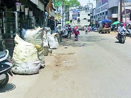 After the removal of encroachment, the situation was again 'like' | अतिक्रमण हटाव मोहिमेनंतर पुन्हा ‘जैसे थे’ स्थिती