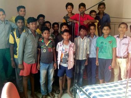 Students in the dark from 14 days | विद्यार्थी १४ दिवसांपासून अंधारात