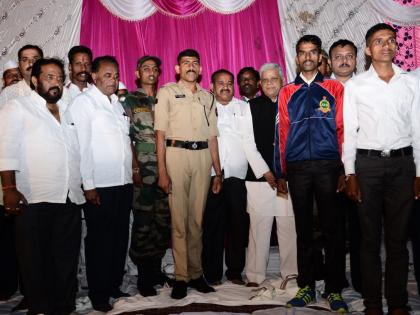 Felicitates the soldiers of the Ambegaony army | आंबेगावी सैन्य दलातील जवानांचा सत्कार