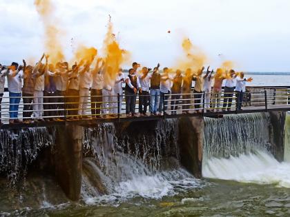 Rains continue in Pune district; 60% water storage in Chaskaman, Bhama-Askhed dam and nazare dam 100 full | पुणे जिल्ह्यात पावसाचा जोर कायम; नाझरे धरण १०० टक्के तर चासकमान, भामा-आसखेड ६० टक्के भरले