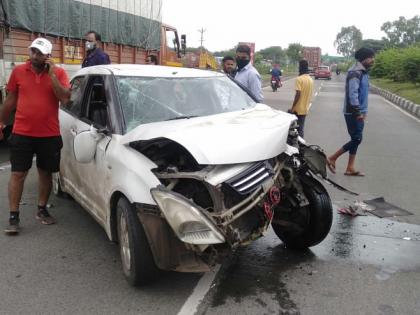 The car's tractor hit the trolley from behind, injuring three people, including a 5-year-old boy | कारची ट्रँक्टर ट्रॉलीला पाठीमागून धडक, ५ वर्षाच्या मुलासह तिघे जखमी