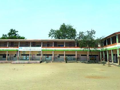 3 schools closed in Municipality of Khamgaon | खामगाव शहरातील  नगर पालिकेच्या १४ शाळा बंद