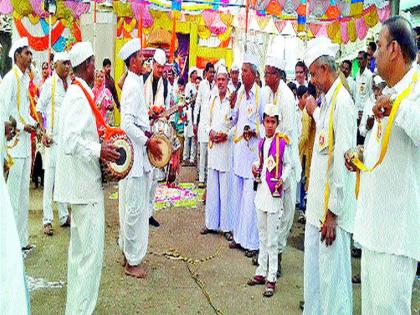 Santaji Maharaj's death anniversary: ​​Shobhayatra Ghatit Rangala Kirtan Function | संताजी महाराज पुण्यतिथि : तब्बल तीन तास अश्वरथातुन शोभायात्रा घोटीत रंगला कीर्तन सोहळा