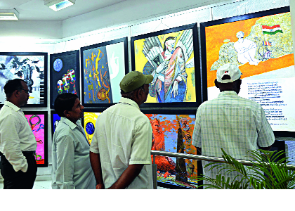 Secular art exhibition begins | सेक्युलर कला प्रदर्शनाला सुरुवात