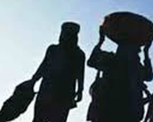 Accelerate Rohio's work as the workers return | मजूर परतू लागल्याने रोहयोच्या कामांना गती द्या Accelerate Rohio's work as the workers return | मजूर परतू लागल्याने रोहयोच्या कामांना गती द्या