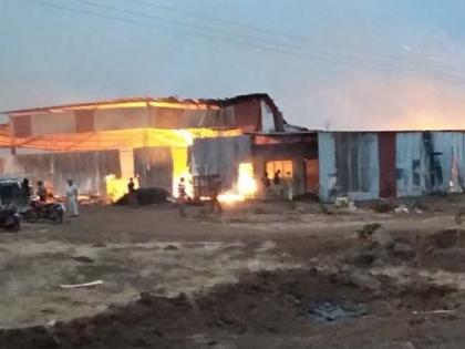 Damage to Factory Factory's Factory | दरवाजे बनविण्याच्या फॅक्टरीच्या आगीत पावणेदोन कोटींचे नुकसान