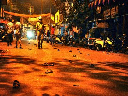 Stoning incident: In old age, religious places of old Nashik have been demolished. | दगडफेकीची घटना : तणावपूर्ण स्थितीत जुन्या नाशकातील धार्मिक स्थळे हटवली अतिक्रमण मोहिमेला गालबोट