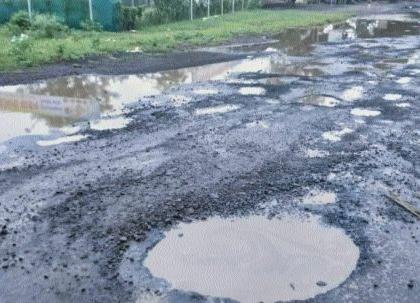 Chopda-Ankleshwar road sieve | चोपडा-अंकलेश्वर रस्त्याची चाळणी