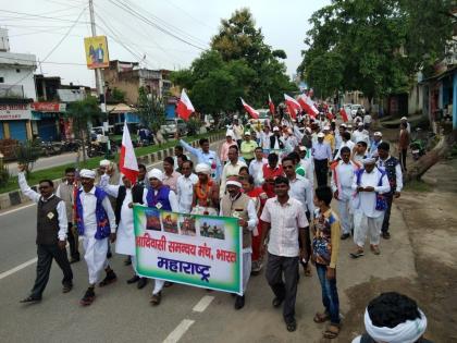  On the day of tribal rights, two and a half thousand tribal brothers in the district, Ranchi | आदिवासी अधिकार दिनानिमित्त जिल्ह्यातील अडीच हजार आदिवासी बांधव रांचीत