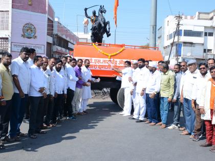  Launch of water supply through Tapan city in Satana | सटाणा शहरात मोफत टँकरने पाणीपुरवठ्याचा शुभारंभ