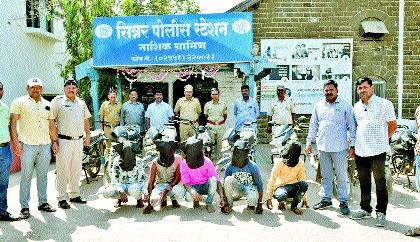 Suspected burglars receive stolen bicycles | संशयित चोरट्यांकडून चोरीच्या दुचाकी हस्तगत