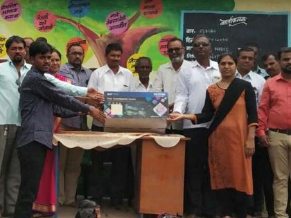 Gift of Useful Materials to Kolgaonmal Elementary School | कोळगावमाळ प्राथमिक शाळेला शालोपयोगी साहित्याची भेट