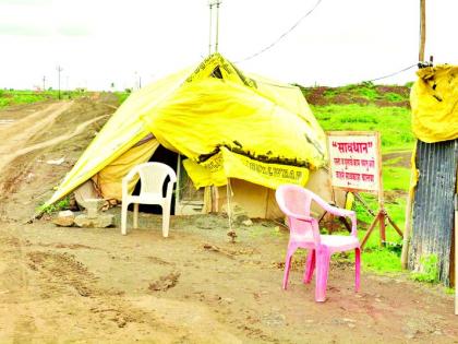 Police patrol skip duty at the checkpost under the name of lunch | जेवणाच्या नावाखाली चेकपोस्टवरील पोलीसांची दांडी