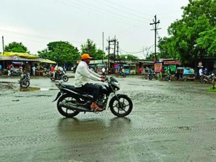 Helmet forced on paper in Washim district! | वाशिम जिल्ह्यात ‘हेल्मेट सक्ती’ कागदावरच!