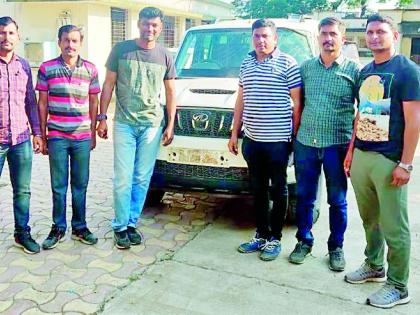 Seized used car in 'that' crime | ‘त्या’ गुन्ह्यात वापरलेली कार जप्त Seized used car in 'that' crime | ‘त्या’ गुन्ह्यात वापरलेली कार जप्त