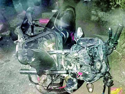 One killed in a Ape-bike accident on the spot | अॅपे-दुचाकीच्या अपघातात एक जागीच ठार One killed in a Ape-bike accident on the spot | अॅपे-दुचाकीच्या अपघातात एक जागीच ठार