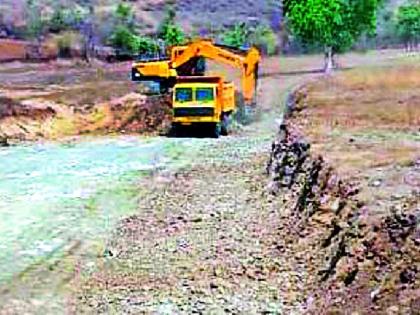 Illegal excavation of 22 million mineral minerals for the highway | महामार्गासाठी २२ लाखांच्या गौण खनिजाचे अवैध उत्खनन