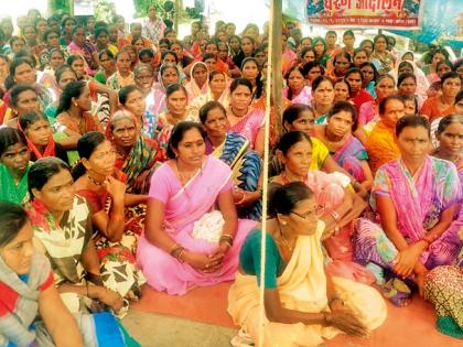 Women's stance in front of Daruducha | दारूदुकानासमोर महिलांचा ठिय्या