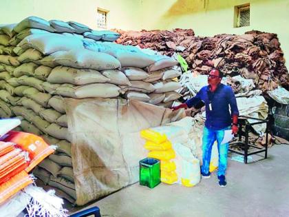 495 bags of government grain seized in open market | खुल्या बाजारात जाणारे 495 पोते सरकारी धान्य केले जप्त