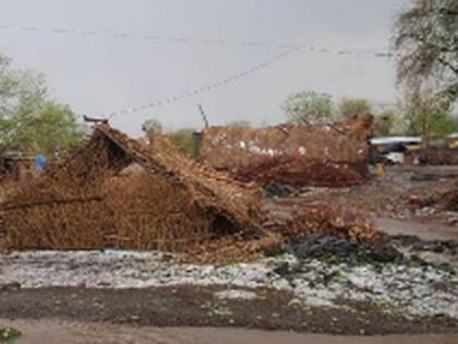 Hailstorm with windy vans | वादळी वायांसह गारपीटीचा फटका 