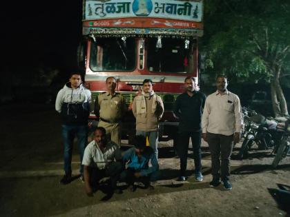 The two were arrested for carrying bags of fertilizer along with a truck | ट्रकसह खतांची पोती घेऊन पोबारा केलेले दोघे अटक, दोन दिवसांत लागला छडा