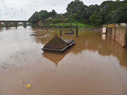 Heavy rainfall in Kolhapur district; Four dams under water including Rajaram | कोल्हापूर जिल्ह्यात पावसाचा जोर; ‘राजाराम’सह चार बंधारे पाण्याखाली