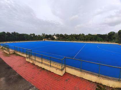 The work of the hockey ground in Kolhapur is half completed at a cost of four crores | चार कोटी खर्चून कोल्हापुरातील हॉकी मैदानाचा देखावा, खेळाडूंना अॅस्ट्रो टर्फवर सराव करण्यात अडचणी The work of the hockey ground in Kolhapur is half completed at a cost of four crores | चार कोटी खर्चून कोल्हापुरातील हॉकी मैदानाचा देखावा, खेळाडूंना अॅस्ट्रो टर्फवर सराव करण्यात अडचणी