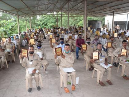 MSEDCL honors 67 employees | महावितरणतर्फे ६७ कर्मचाऱ्यांचा गौरव, उत्कृष्ट तांत्रिक कर्मचारी पुरस्कार