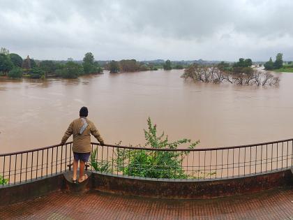 Panchganga warning level, heavy rains in Kolhapur | पंचगंगेने इशारा पातळी ओलांडली : ९५ बंधारे पाण्याखाली, कोल्हापुरात अतिवृष्टी