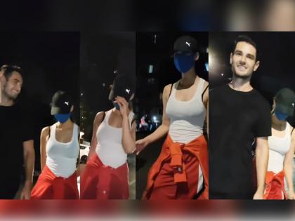 Disha Patni spotted with her special friend camera spotted her she hide her face | टायगरला सोडून दुसऱ्याचसोबत फिरायला निघाली Disha Patni, कॅमेरा बघताच लपवला चेहरा