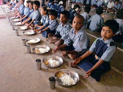 Teachers came to the market to provide nutrition | पोषण आहार पुरविण्यासाठी शिक्षक निघाले बाजाराला Teachers came to the market to provide nutrition | पोषण आहार पुरविण्यासाठी शिक्षक निघाले बाजाराला