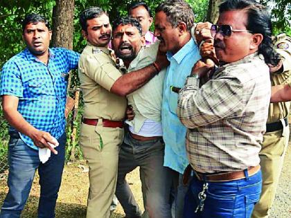 Farmer's suicide attempt | शेतकऱ्याचा आत्महत्येचा प्रयत्न Farmer's suicide attempt | शेतकऱ्याचा आत्महत्येचा प्रयत्न