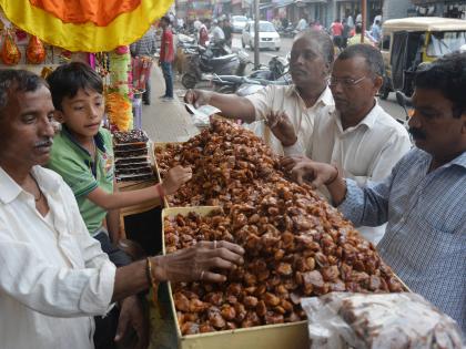 Ready to market fruit market for Navratri! | नवरात्रौत्सवासाठी फळ मार्केट सज्ज !