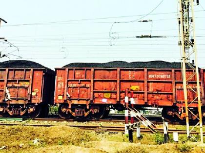 'Overload' carriageway in trains | मालवाहतूक रेल्वे गाड्या धावताहेत ‘ओव्हरलोड’