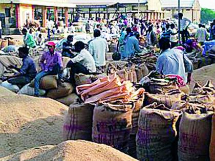 Paddy purchase at only 15 centers in the district | जिल्ह्यात केवळ १५ केंद्रांवर धान खरेदी