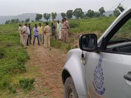 Shepherds attack forest workers, crime against 8 | वनकर्मचाऱ्यांवर मेंढपाळांचा हल्ला, ८ जणां विरोधात गुन्हा