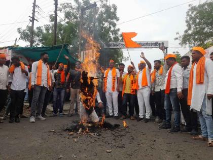 Violent protests by VHP Bajrang Dal in Khamgaon, protest against terrorist attack on pilgrims in Jammu Kashmir | खामगावात विहिंप बजरंगदलाची तीव्र निदर्शने, जम्मू काश्मीर येथे यात्रेंकरूवर झालेल्या हल्ल्याचा निषेध