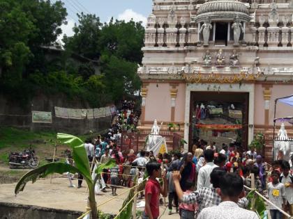  Emotional devotees at the foot of Maharishi Vyas | महर्षी व्यासांच्या चरणी भाविक लीन